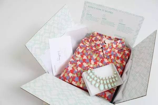 把试衣间搬回家,把服装店搬到了家里衣柜