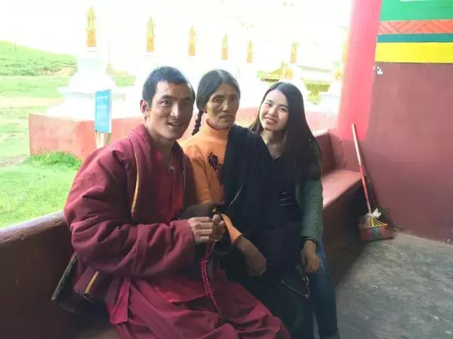 色达红色房子在哪,色达震动的红房子