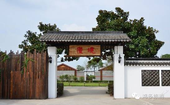 他为莫干山裸心谷提供了最优质的床品之后，干了一件事儿