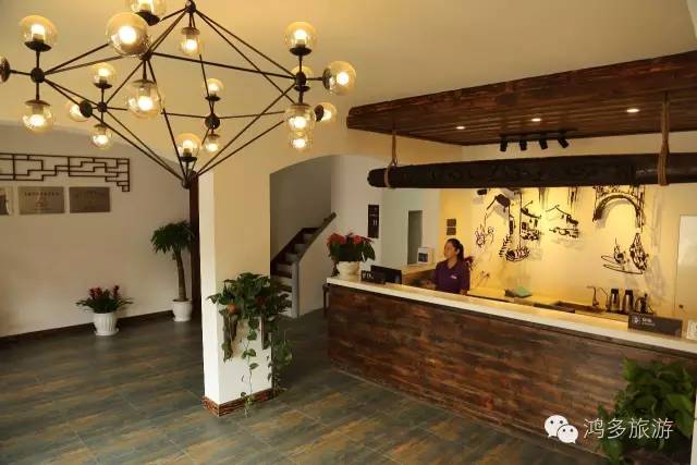 他为莫干山裸心谷提供了最优质的床品之后，干了一件事儿