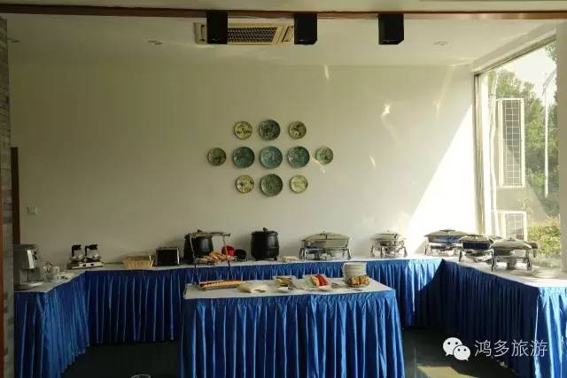 他为莫干山裸心谷提供了最优质的床品之后，干了一件事儿