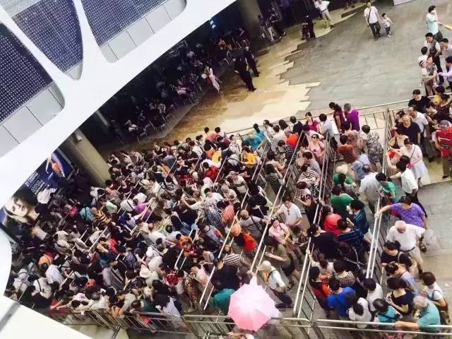 探路子|用尽体内洪荒之力，终于进入中服免税店，结果