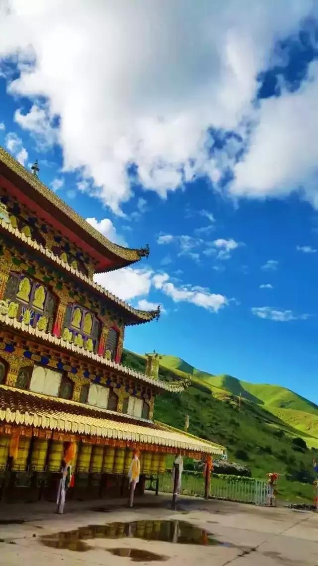 色达红色房子在哪,色达震动的红房子