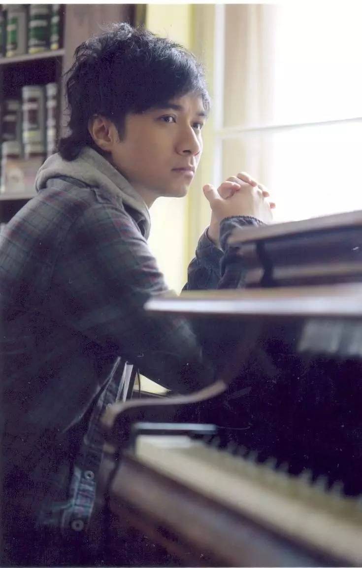 古巨基四十八岁生日 (古巨基49岁生日疯狂晒娃)