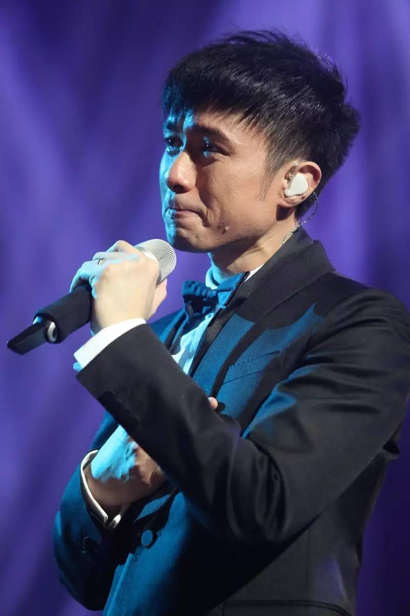 古巨基四十八岁生日 (古巨基49岁生日疯狂晒娃)