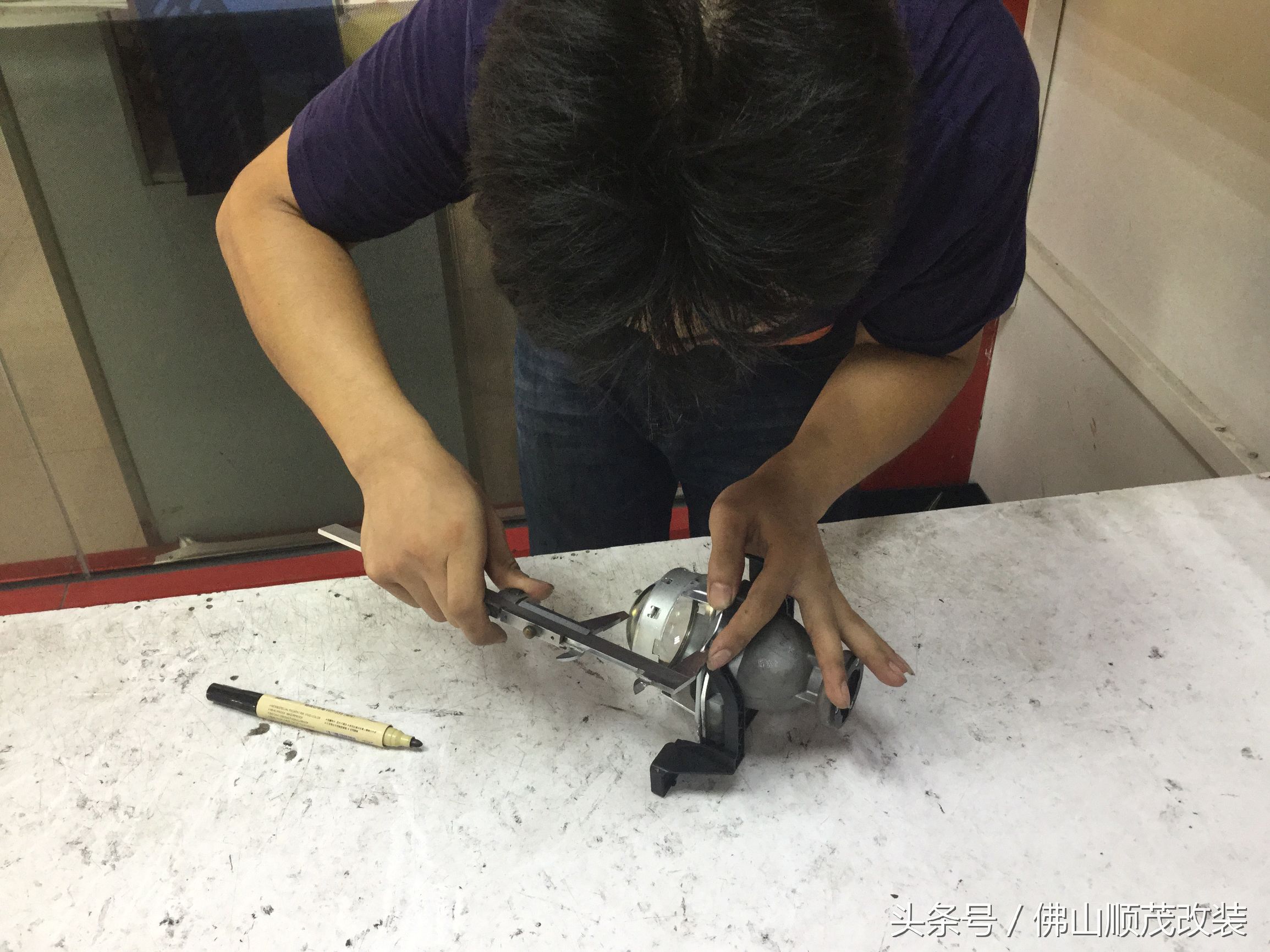 别克英朗改装led灯教程,别克英朗后备箱灯改led灯