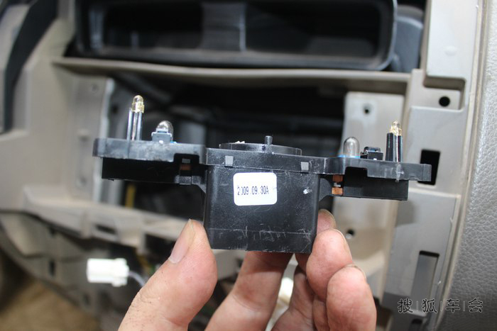 08款骊威空调ac灯关不掉,09款骊威安装倒车影像