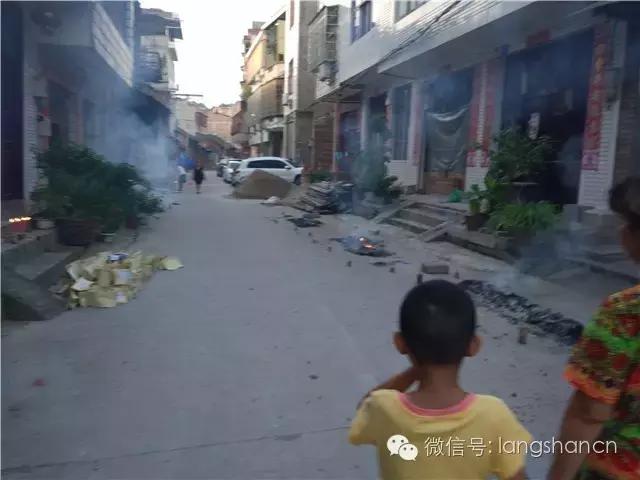 送老客‖中元节留下的残局，谁来为这样的不文明买单？新宁人