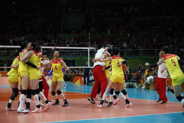 裁判坑爹中国，贝利助女排夺冠，白岩松、邹市明感谢