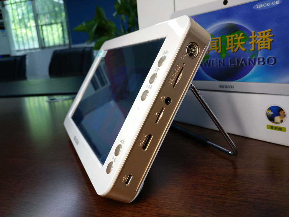 不需流量看高清电视，爱华ITV933移动电视娱乐宝体验