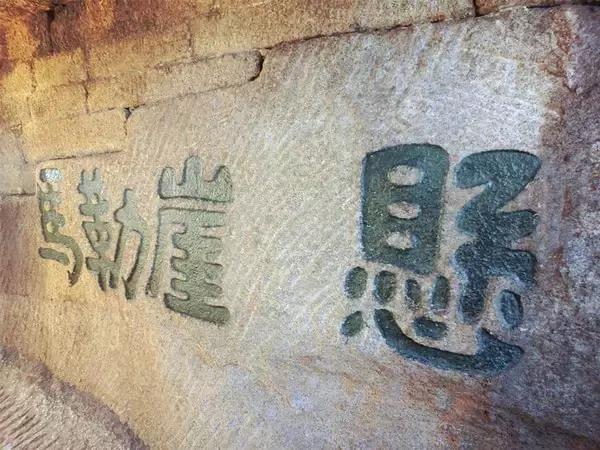 让人望而生畏的悬空栈道,挑战400米高的崖壁栈道是什么体验