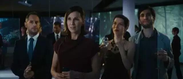 我丝毫不怀疑，这位导演曾来过云南尝过“毒蘑菇”