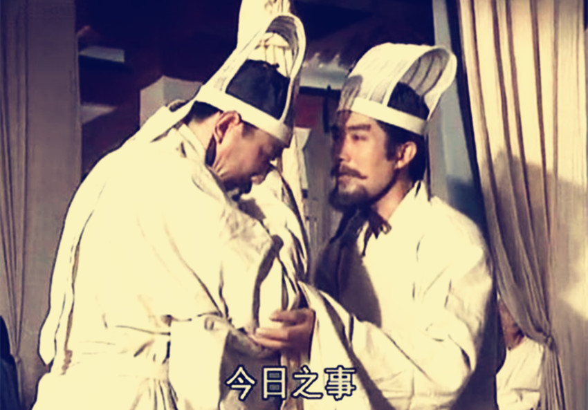 就因摸一下奶妈怀里的孩子，奶妈被鞭打致死