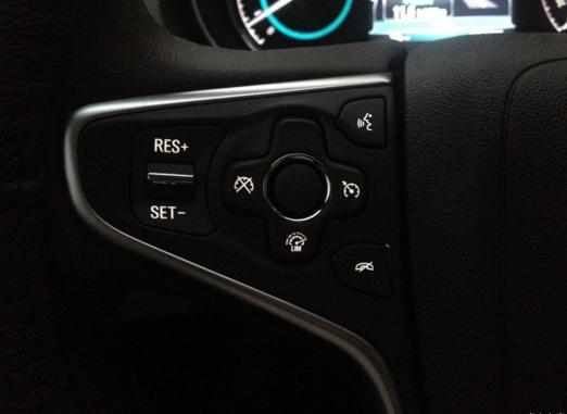 17寸的大脚，给我充足的稳重和自信、君威2.0L用车感受