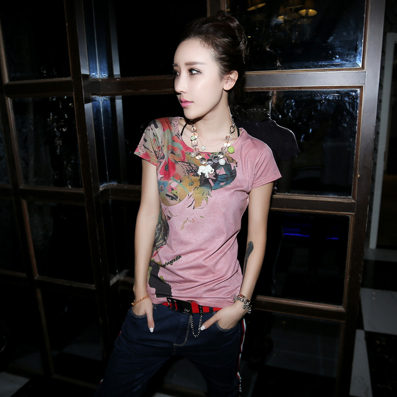 秋冬大版t恤搭配推荐,穿搭中的万金油单品