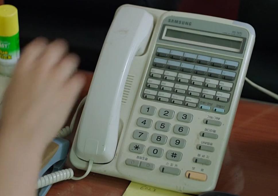 三星、LG贯穿剧情，聊聊韩国影片《局内人》中出现的电子产品