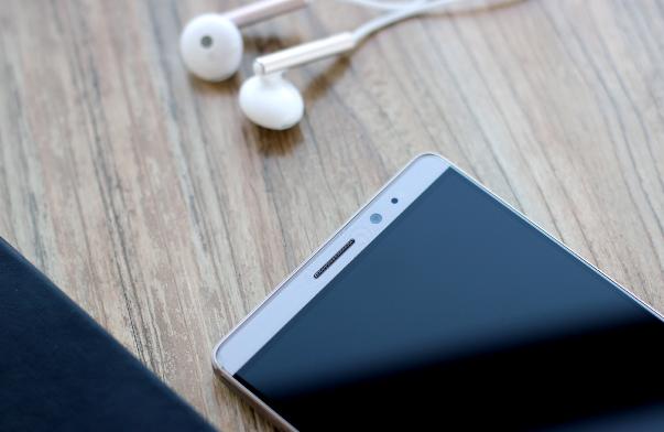 大屏华为mate8性能依旧坚挺,华为mate8经典