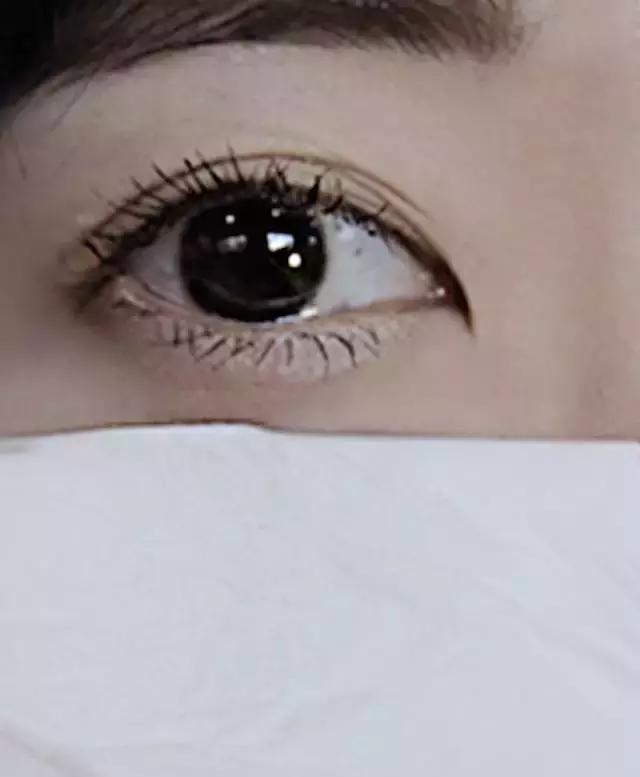 八款睫毛膏裸眼实测:纤细浓密又防水，种草排雷全攻略!