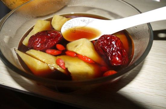 生姜水的做法与功效,夏天生姜搭配什么来煮水喝