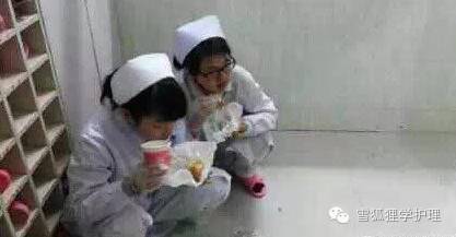 当了护士才知道这个工作很高级,当了医护才知道生命的脆弱