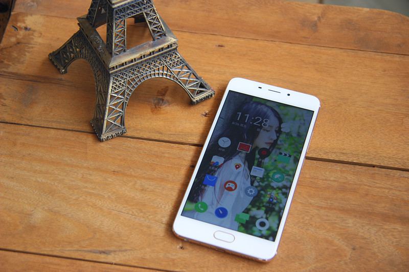 魅蓝e评测,魅族魅蓝e银色配置