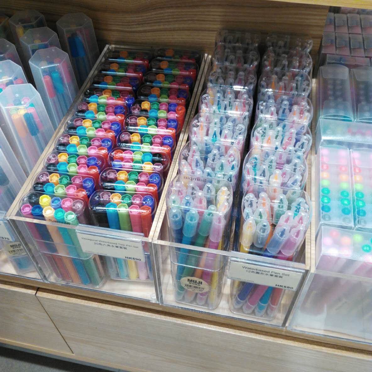 半个小时深圳去香港，就去还没被代购占领的荃湾，尽情吃吃买买