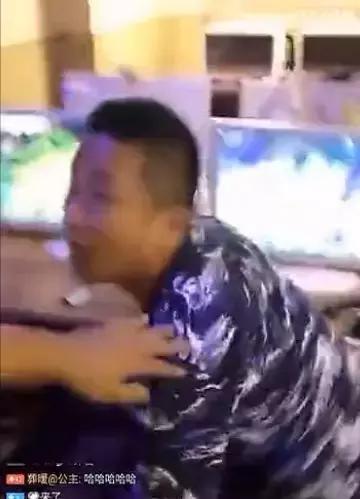 杀马特网吧关别人的电脑,杀马特贵族网吧关lol玩家电脑