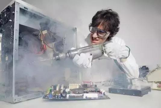 学计算机的问你会不会修电脑,不是所有学计算机的都会修电脑