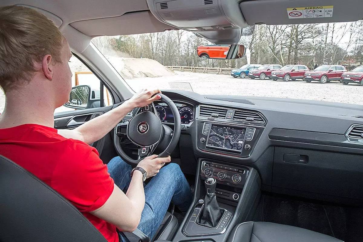 大众新款途观深度体验,6款中型城市suv横评大众途观篇