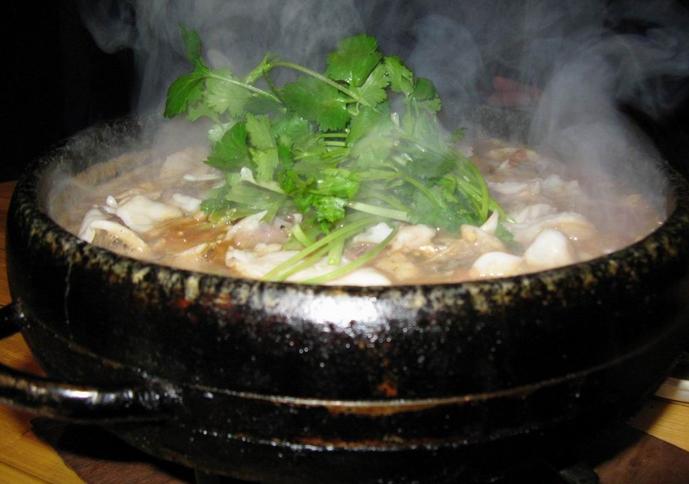 石锅鱼是怎样做放什么材料最好吃,石锅鱼底料配方和做法