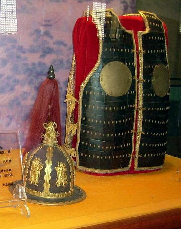 札甲和板甲哪个防御效果更好,西方板甲和东方甲胄谁更强