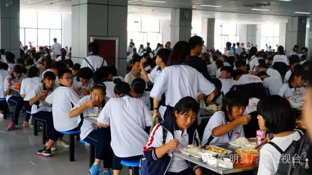 实拍：菏*东泽**明一中新校区！