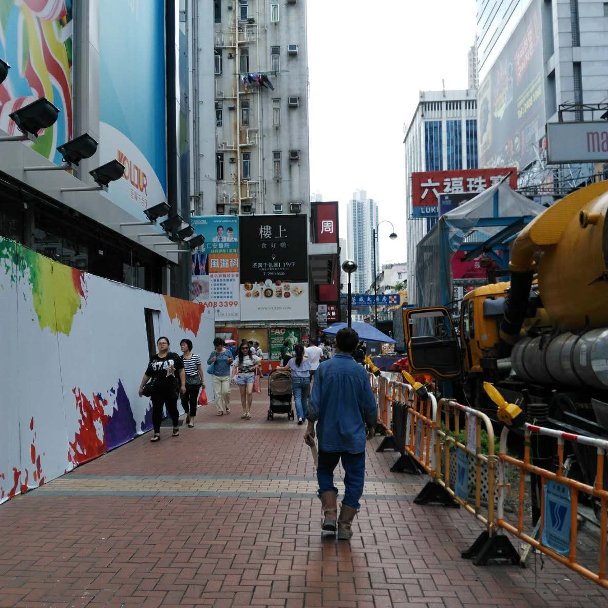 半个小时深圳去香港，就去还没被代购占领的荃湾，尽情吃吃买买