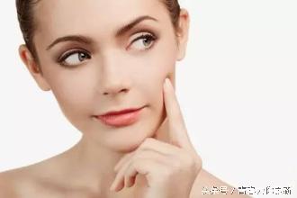 隔壁邻居45岁的夏大妈每天用它祛斑30天斑点尽消年轻20岁