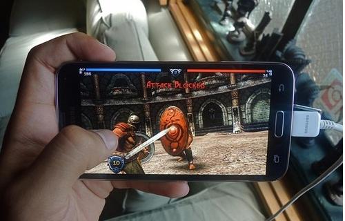 手机可以边充电边玩危险吗,边充边玩手机有什么危害