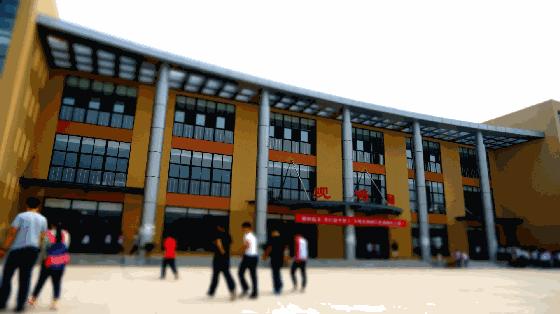 实拍：菏*东泽**明一中新校区！