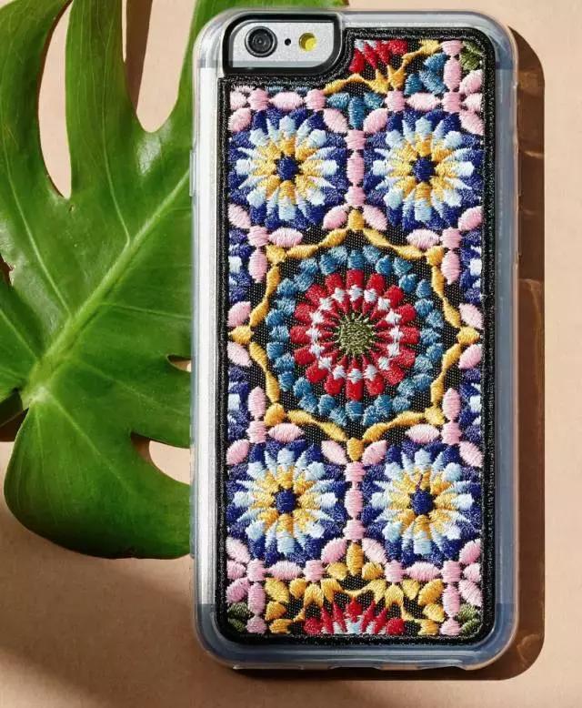 李宇春、蕾哈娜、宋茜她们都在穿这样的牛仔装！