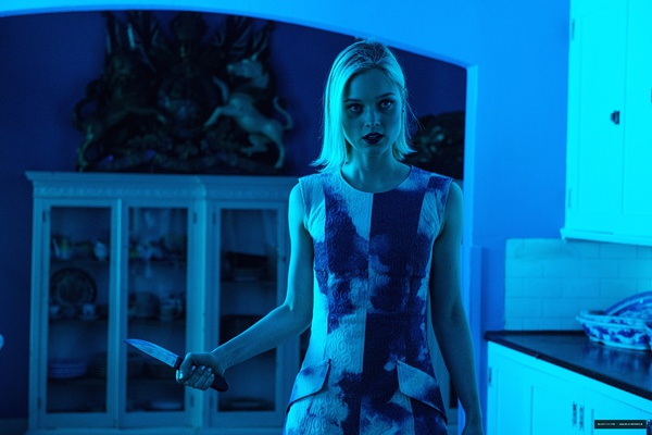 《霓虹恶魔》奸奸尸吃吃人，奋斗婊魂断明星梦