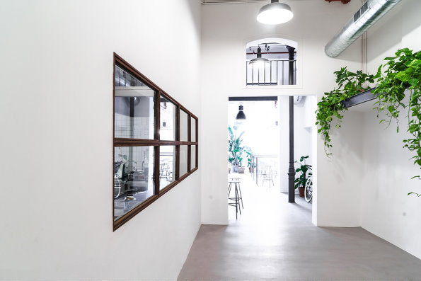 西班牙巴塞罗那百元店设计,西班牙巴塞罗那百货店设计