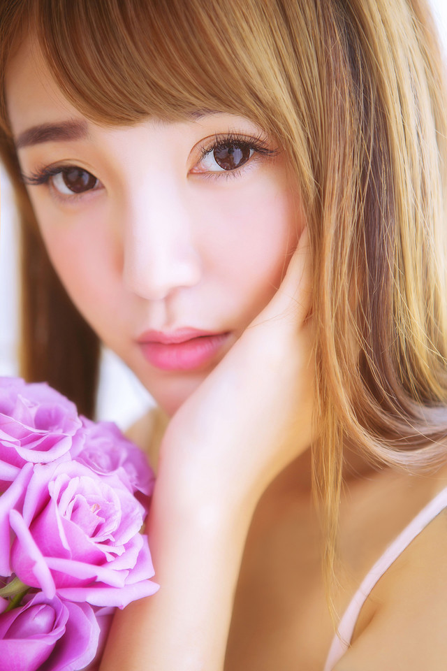 父母是本市有名商人，对我和哥哥天壤之别，直到我发现家里的秘密