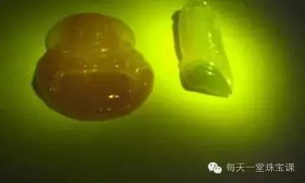 为什么有的玉戴一段时间后变颜色 (玉戴时间长裂纹会没有吗)