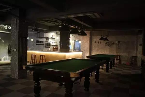 坪石第一家工业风清吧，在这里我可以泡一天。
