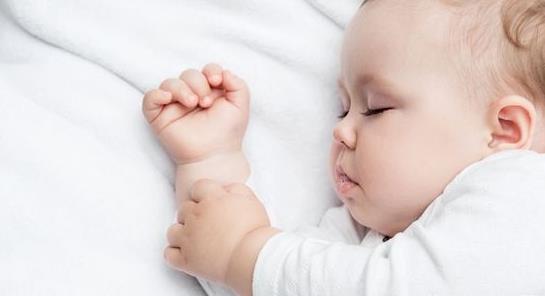 碰了新生儿脑门有事吗,婴儿囟门碰了会影响到智力吗