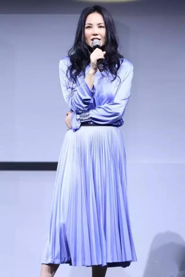 王菲为什么活得那么潇洒,王菲活得像少女一样