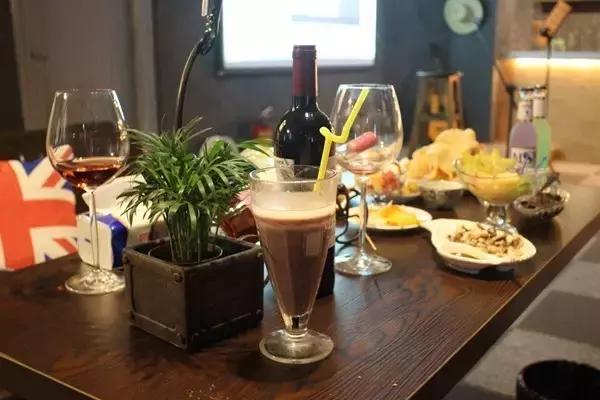 坪石第一家工业风清吧，在这里我可以泡一天。