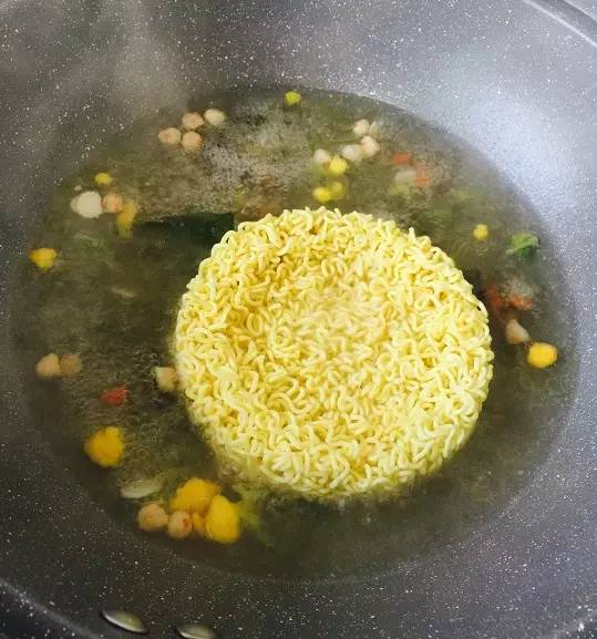 方便面是垃圾食品这是真的吗,专家辟谣方便面不是垃圾食品