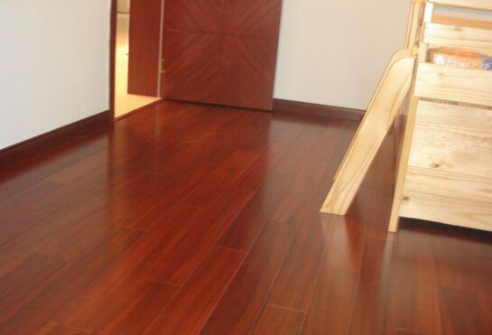 地板精油好洗吗,保养木地板所用的精油是什么