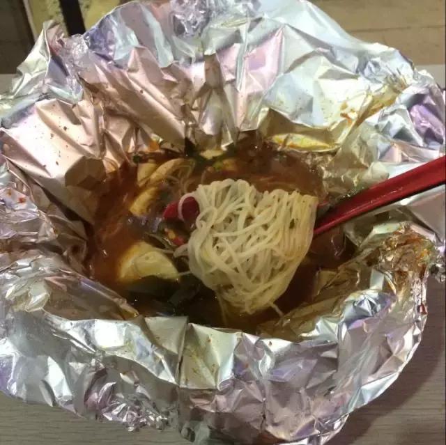 正宗火锅花甲米线,最火爆最好吃的花甲米线