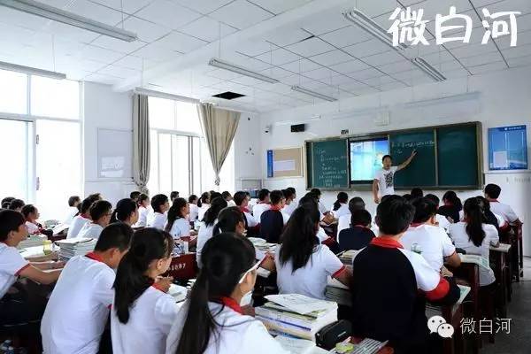 陕西白河县高级中学,白河高级中学是公办高中