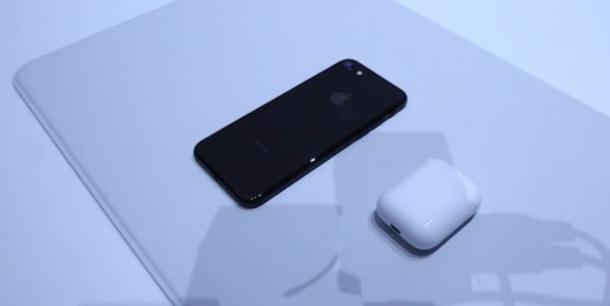 黑得与众不同：苹果iPhone7现场上手视频精致与美感的混合体